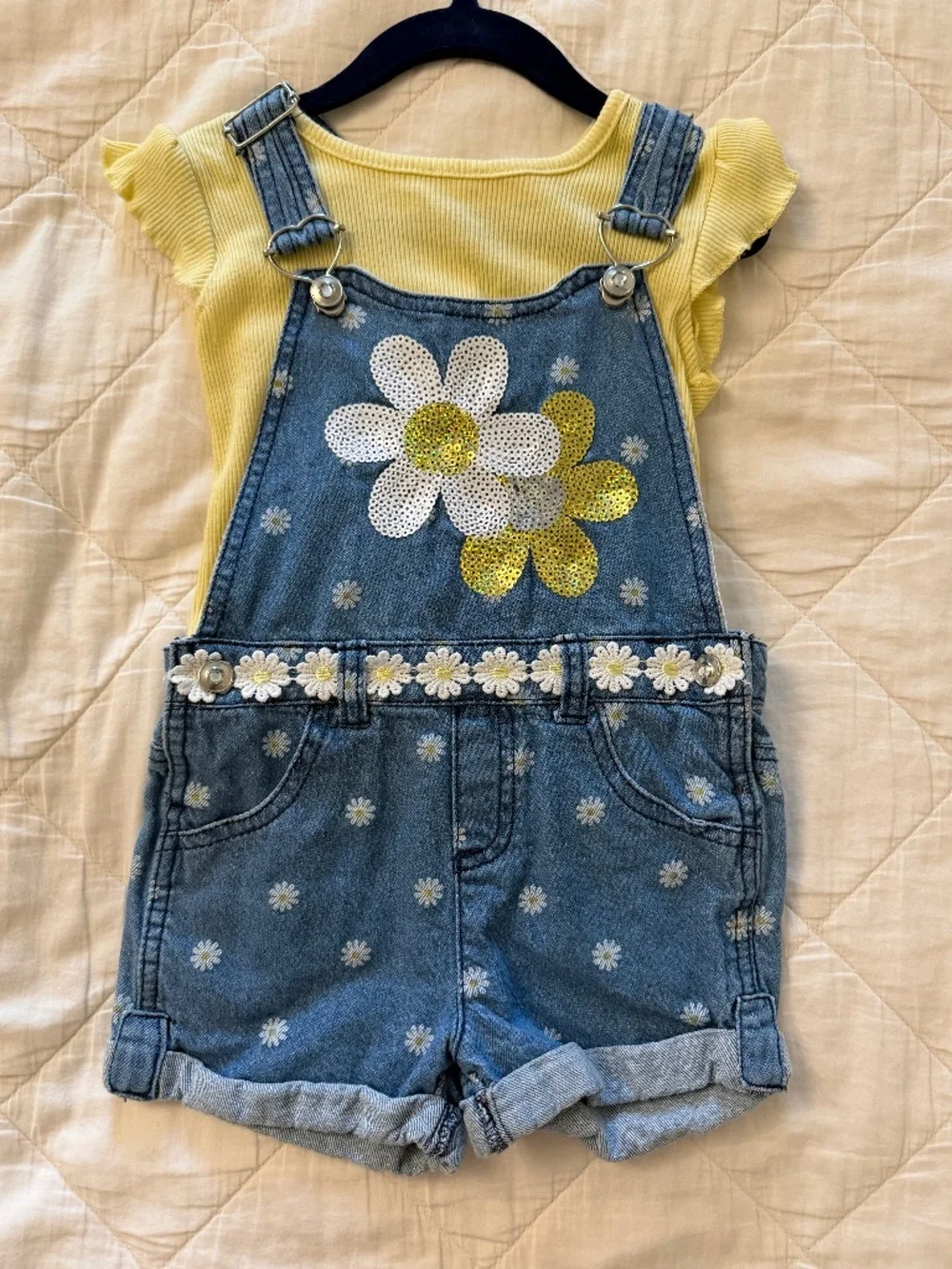 Overall shorts set size 4 - Picture 1 of 3